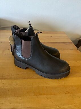 Universal Thread Black Chelsea Lug Sole Ankle Boots